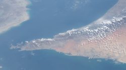 Nadi Minyak Dunia Tercekik: Iran Kembali Blokir Hormuz, Lawan Ultimatum AS