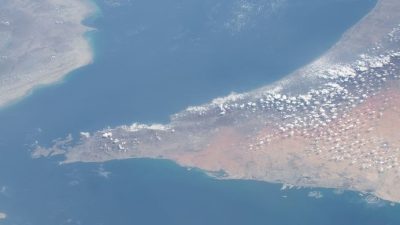 Nadi Minyak Dunia Tercekik: Iran Kembali Blokir Hormuz, Lawan Ultimatum AS