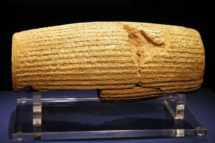 Bukan Cuma Yunani: 8 Warisan Emas Persia yang Membentuk Dunia Modern