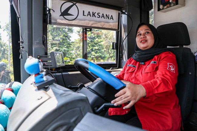 Kisah Eka, Sopir Perempuan Satu-satunya Suroboyo Bus yang Menginspirasi di Hari Kartini