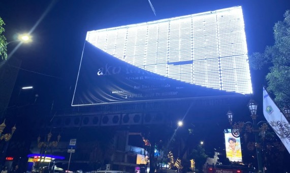 Polemik Baliho “Aku Harus Mati” di JPO Kajoetangan: Etika vs Aturan