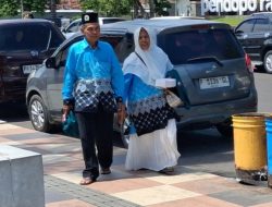 Pasutri Penjual Kerupuk Keliling Menabung Belasan Tahun, Kini Mampu Berangkat Haji