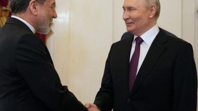 Diplomasi Nuklir: Putin Tawari Iran Solusi Uranium di Tengah Blokade AS
