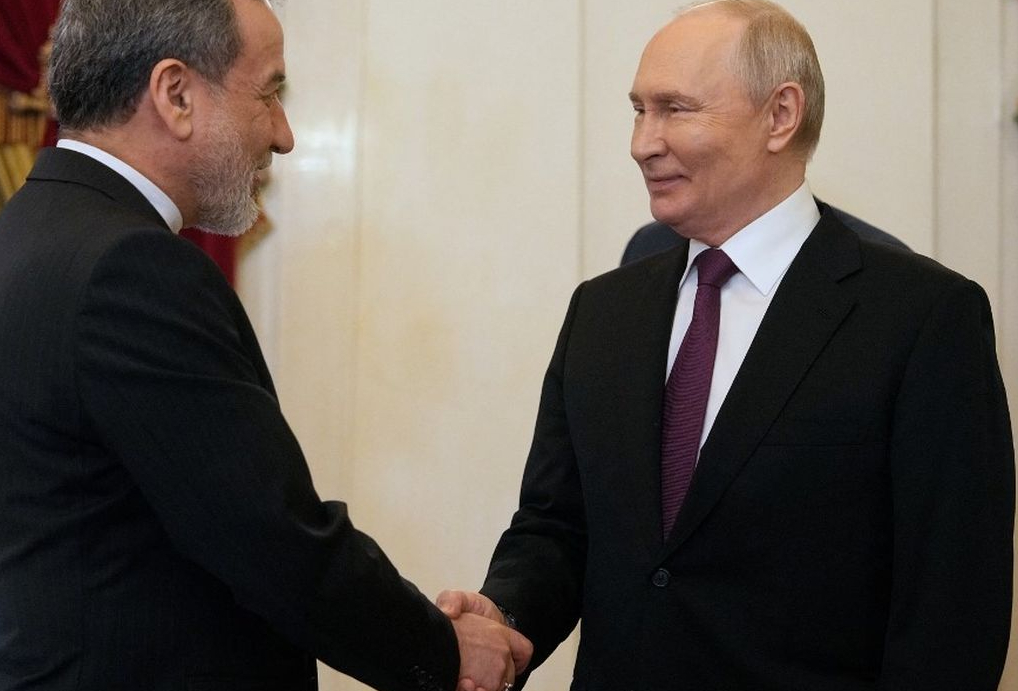 Diplomasi Nuklir: Putin Tawari Iran Solusi Uranium di Tengah Blokade AS