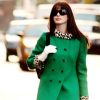 Nostalgia Ikonik: Anne Hathaway Pakai Mantel Andy Sachs Usai 20 Tahun