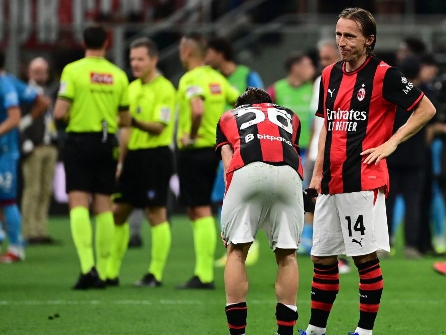 AC Milan Gagal Liga Champions: Fans Protes Keras
