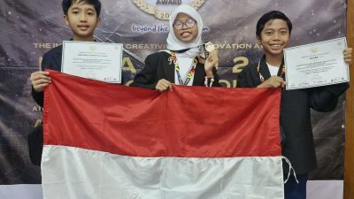 Tiga Bocah Surabaya Ciptakan ZeWast, Raih Penghargaan ICIA 2026 Tiga Bocah Surabaya Ciptakan ZeWast, Raih Penghargaan ICIA 2026