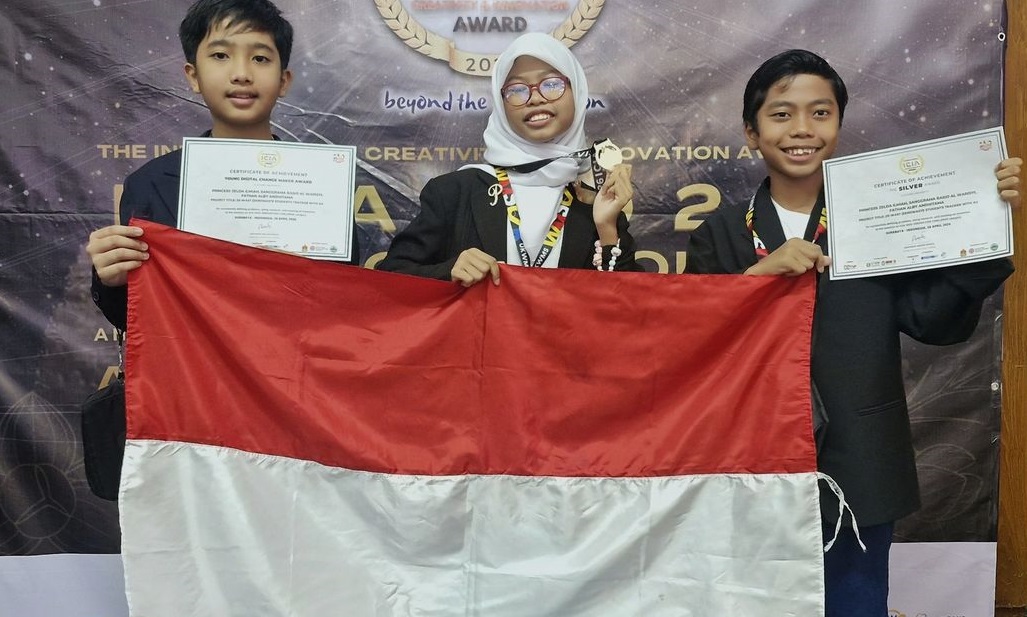 Tiga Bocah Surabaya Ciptakan ZeWast, Raih Penghargaan ICIA 2026