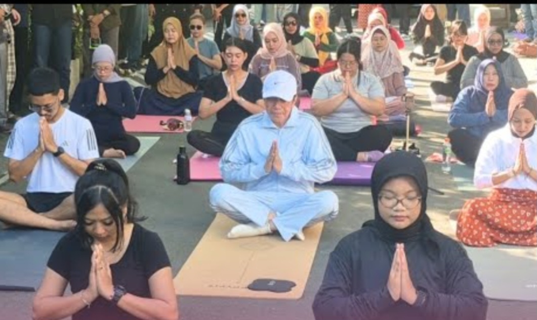 Jokowi Rutin Yoga, Ini 7 Manfaatnya untuk Kesehatan Tubuh Jokowi Rutin Yoga, Ini 7 Manfaatnya untuk Kesehatan Tubuh