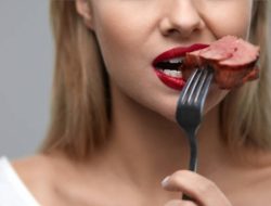 Konsumsi Daging Secukupnya Justru Baik untuk Mental Wanita