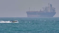 Tiga Tanker Raksasa Dilaporkan Lolos Lewati Selat Hormuz, Ini Taktik yang Dipakai