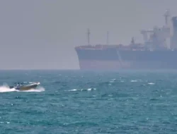 Tiga Tanker Raksasa Dilaporkan Lolos Lewati Selat Hormuz, Ini Taktik yang Dipakai