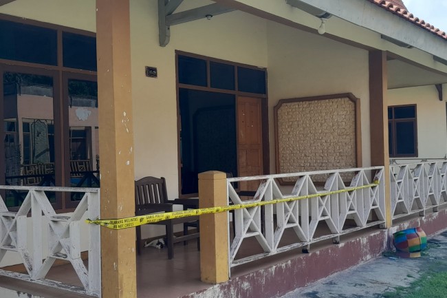 Guru Asal Lumajang Digerebek Polisi saat Cabuli Siswa di Pasir Putih Guru Asal Lumajang Digerebek Polisi saat Cabuli Siswa di Pasir Putih