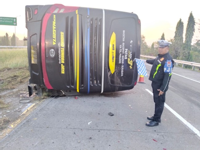 Bus Terguling di Tol Jombang-Mojokerto, Ini Kondisi Penumpang Bus Terguling di Tol Jombang-Mojokerto, Ini Kondisi Penumpang