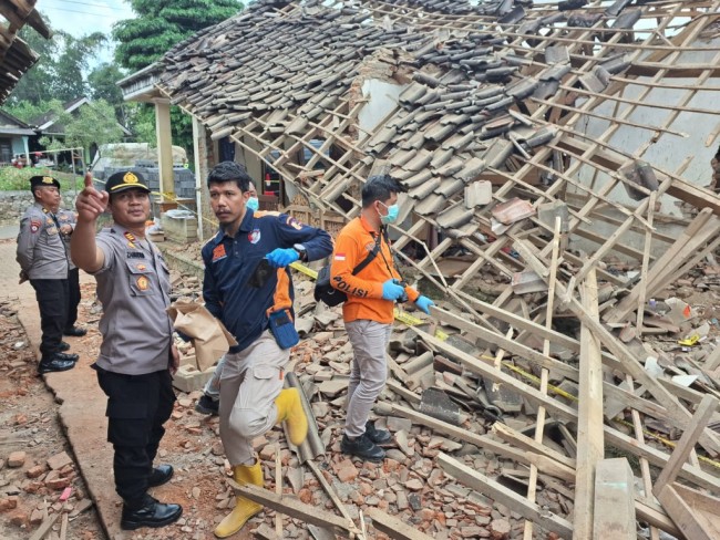 Ledakan Malam Hari di Singosari, Enam Luka-Luka dan Sejumlah Rumah Rusak Ledakan Malam Hari di Singosari, Enam Luka-Luka dan Sejumlah Rumah Rusak