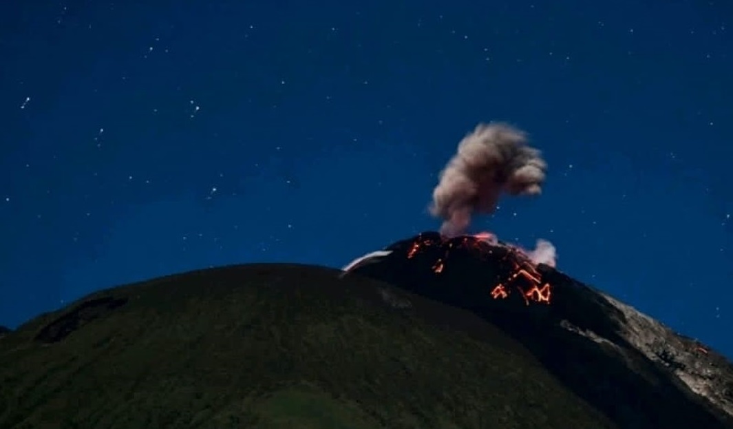 19 Kali Erupsi dalam Sehari, Gunung Ile Lewotolok Status Waspada 19 Kali Erupsi dalam Sehari, Gunung Ile Lewotolok Status Waspada