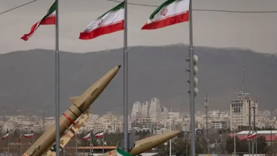Pangkalan Udara Utama Israel Rusak Dihantam Rudal Iran