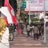 Demo #IndonesiaSekarat di Grahadi Berujung Ricuh, Polisi Bubarkan Massa