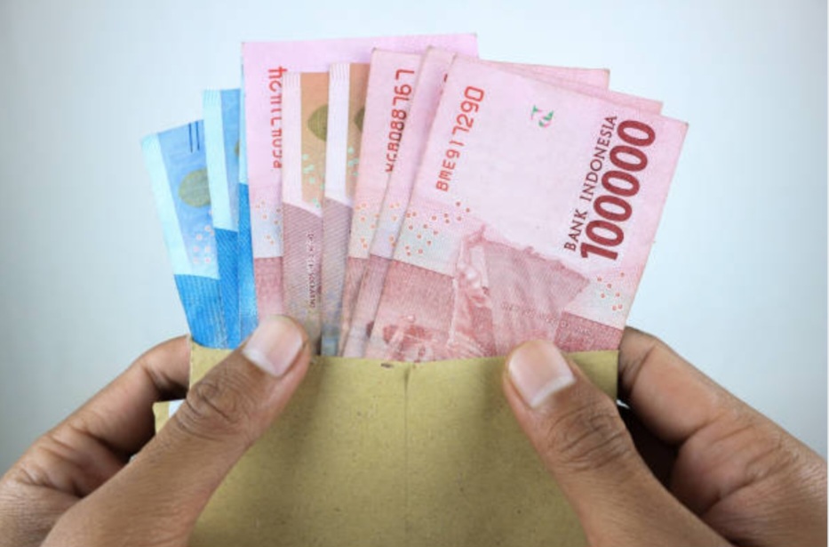 Rupiah Kembali Terpuruk, Nyaris Sentuh Rp18.000 Per Dolar AS
