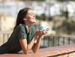 Rutin Minum Kopi Disebut Bisa Perlambat Penuaan Dini