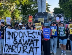 Massa Rakyat Surabaya Menggugat Desak Prabowo-Gibran Mundur