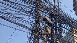 DPRD Surabaya Soroti Kabel Optik Semrawut, Minta Segera Ditertibkan
