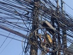 DPRD Surabaya Soroti Kabel Optik Semrawut, Minta Segera Ditertibkan