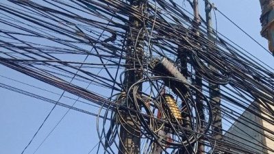DPRD Surabaya Soroti Kabel Optik Semrawut, Minta Segera Ditertibkan