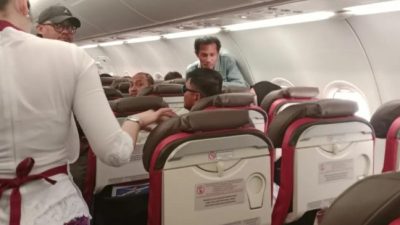 Viral Kehebohan di Pesawat Terbang gara-gara Powerbank Terbakar