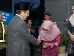Sekda Sri Wahyuni Sambut Kedatangan Menteri Agama di Kaltim