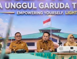 Tinjau SMAN 10 Samarinda, Gubernur Harum Minta Lingkungan Sekolah Ditata Lebih Asri