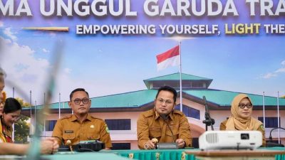 Tinjau SMAN 10 Samarinda, Gubernur Harum Minta Lingkungan Sekolah Ditata Lebih Asri