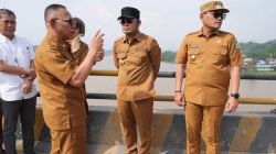Respons Keluhan Warga, Rudy Mas’ud Turun Langsung ke Jembatan Mahulu