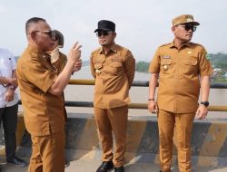 Respons Keluhan Warga, Rudy Mas’ud Turun Langsung ke Jembatan Mahulu