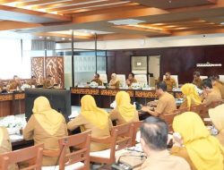 Gubernur Rudy Mas’ud Ingatkan OPD Bekerja Sesuai Aturan dan Responsif terhadap Kritik Publik