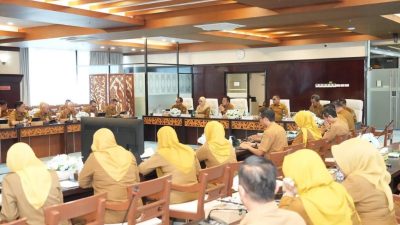 Gubernur Rudy Mas’ud Ingatkan OPD Bekerja Sesuai Aturan dan Responsif terhadap Kritik Publik