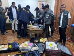 Polisi Sita Emas 74 Kg dan Uang Rp476 Miliar dari Brankas Tersembunyi di Sentul