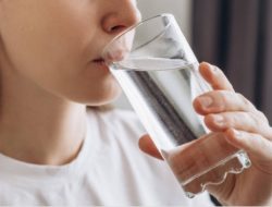 Tak Hanya Dehidrasi, Kebanyakan Minum Air Juga Bisa Membahayakan Ginjal