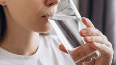 Tak Hanya Dehidrasi, Kebanyakan Minum Air Juga Bisa Membahayakan Ginjal