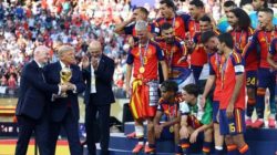 Trump Ikut Serahkan Trofi Juara, Sorakan Cemooh Menggema di Stadion