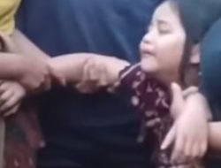 Mengharukan, Putri Kecil Tangisi Jasad Àyah yang Tewas Dimassa karena Diduga Curi Ayam