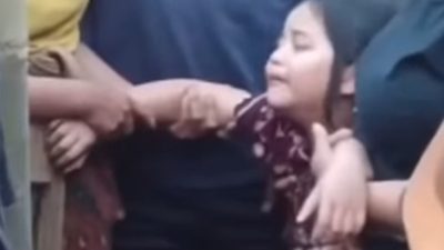 Mengharukan, Putri Kecil Tangisi Jasad Àyah yang Tewas Dimassa karena Diduga Curi Ayam