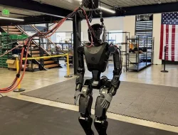 Robot Humanoid Tempur dan Taruhan Etika di Balik Perlombaan AI Militer