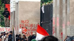 Ketegangan Pecah di Demo DPR, Empat Massa Diklaim Dibawa Polisi