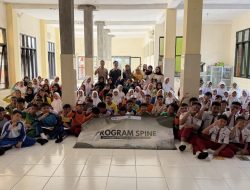 FK UM Edukasi Ratusan Siswa SMPN 22 Malang tentang Postur Sehat lewat Program SPINE