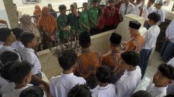 Tanamkan Semangat Nasionalisme, SMK El-Hayat Ziarah ke Makam Pahlawan KH Malik