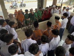 Tanamkan Semangat Nasionalisme, SMK El-Hayat Ziarah ke Makam Pahlawan KH Malik