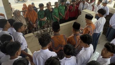 Tanamkan Semangat Nasionalisme, SMK El-Hayat Ziarah ke Makam Pahlawan KH Malik