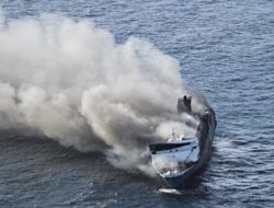 KMP Mutiara Sentosa 2 Masih Panas dan Miring, Polda Jatim Dalami Penyebab Kebakaran