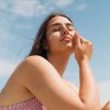 Oles Ulang Sunscreen Tak Selalu Harus Cuci Muka, Dokter Ungkap Kondisi yang Perlu Diperhatikan
